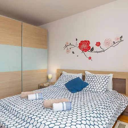 Apartment Deluxe Marina With A Private Parking *