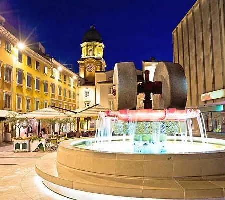 Deluxe Marina With A Private Parking Apartment Rijeka