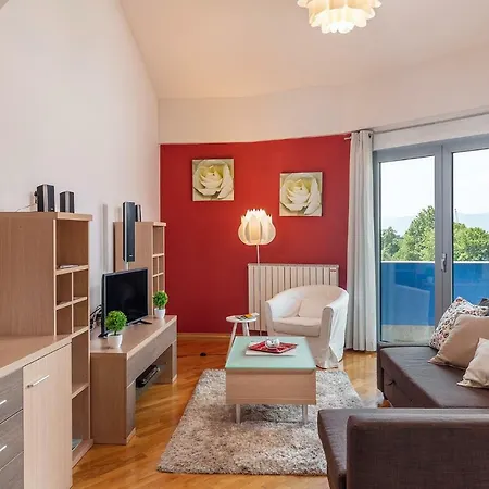Deluxe Marina With A Private Parking Apartment Rijeka