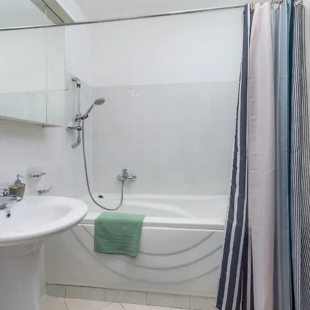 Deluxe Marina With A Private Parking Appartement