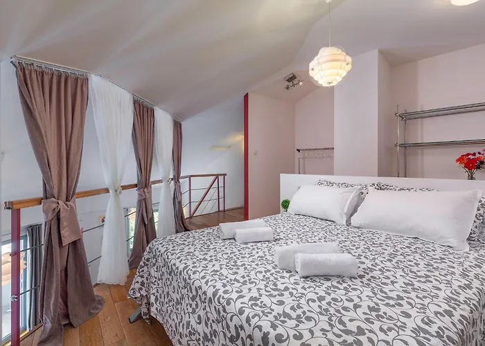 Deluxe Marina With A Private Parking Apartament *